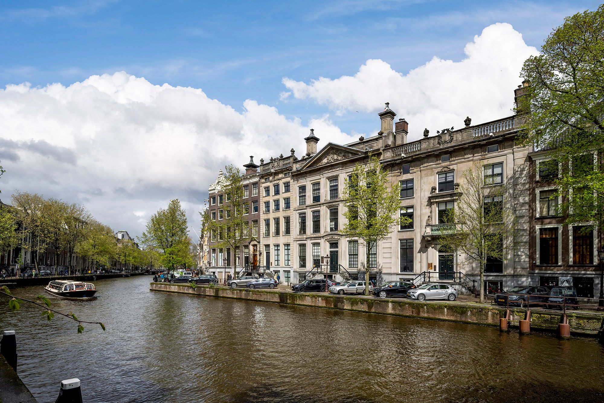 De Herengracht in Amsterdam met het kantoorpand van Berndsen Römer Advocaten